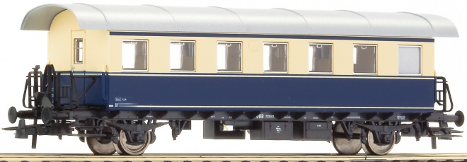 Pasenger car 2nd class<br /><a href='images/pictures/Roco/230913.jpg' target='_blank'>Full size image</a>